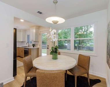 3026 Brook Drive - Photo Thumbnail 9
