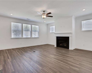 3198 Shirecrest Lane - Photo Thumbnail 9