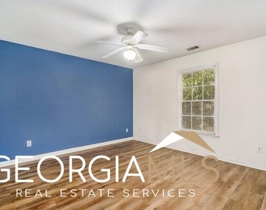 540 Oak Alley Way - Photo Thumbnail 10