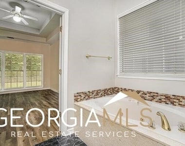 540 Oak Alley Way - Photo Thumbnail 4
