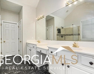 540 Oak Alley Way - Photo Thumbnail 8