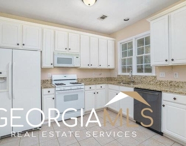540 Oak Alley Way - Photo Thumbnail 3