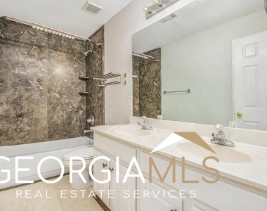 540 Oak Alley Way - Photo Thumbnail 6