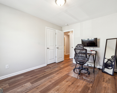 1616 Lansing Bluff Walk - Photo Thumbnail 35