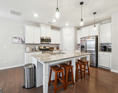 1616 Lansing Bluff Walk - Photo Thumbnail 8