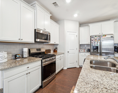 1616 Lansing Bluff Walk - Photo Thumbnail 6