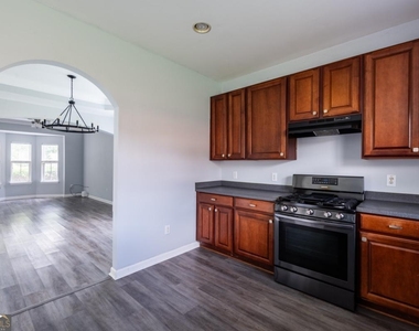 7702 Parkside Drive - Photo Thumbnail 2