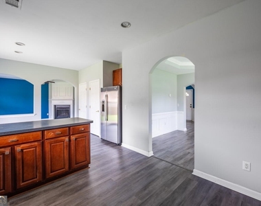 7702 Parkside Drive - Photo Thumbnail 4