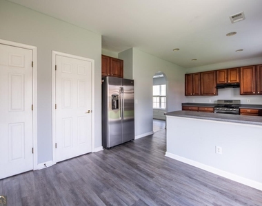 7702 Parkside Drive - Photo Thumbnail 5