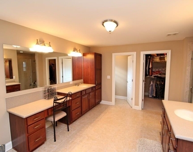 2217 Chaseford Lane - Photo Thumbnail 12