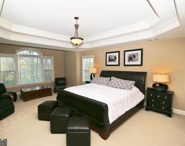 2217 Chaseford Lane - Photo Thumbnail 11
