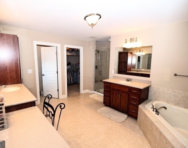2217 Chaseford Lane - Photo Thumbnail 13
