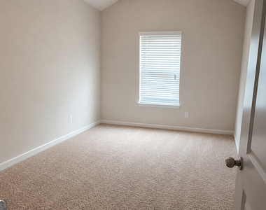 203 Madison Grace Avenue - Photo Thumbnail 3