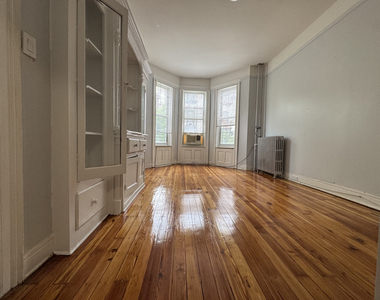 373 East 29th Street - Photo Thumbnail 3