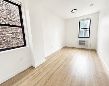 446 West 55th Street - Photo Thumbnail 4