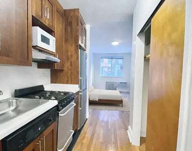 426 East 81st Street - Photo Thumbnail 1