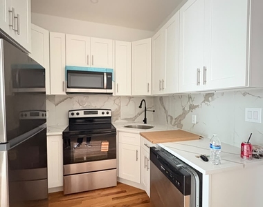 38 Cornelia Street - Photo Thumbnail 4