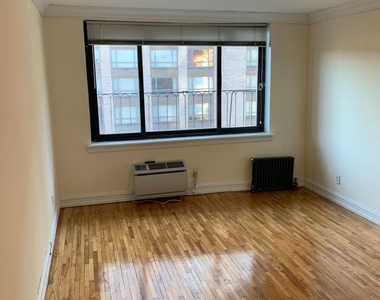 1661 York Avenue - Photo Thumbnail 2