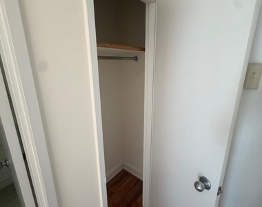 E 87th Street / York Avenue - Photo Thumbnail 5
