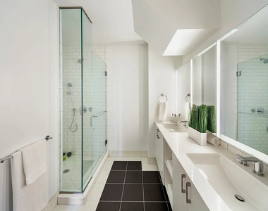 70 Pine Street - Photo Thumbnail 8