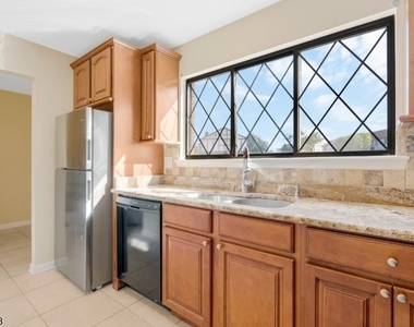 182 Wildflower Ln - Photo Thumbnail 12
