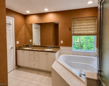 38 Gordon Cir - Photo Thumbnail 11