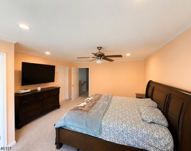 38 Gordon Cir - Photo Thumbnail 10