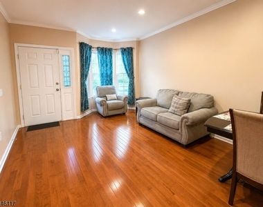38 Gordon Cir - Photo Thumbnail 2