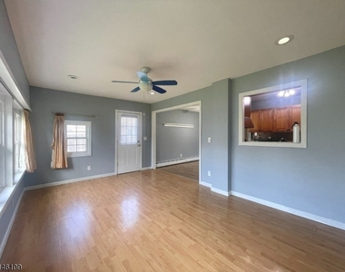 19 W Francis St - Photo Thumbnail 8