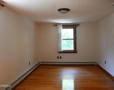 303 Deerfoot Lane - Photo Thumbnail 11