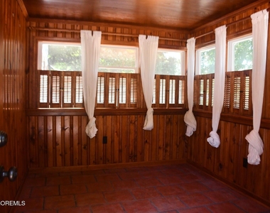 303 Deerfoot Lane - Photo Thumbnail 7