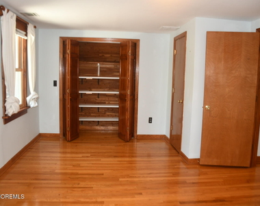 303 Deerfoot Lane - Photo Thumbnail 12