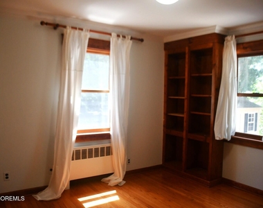 303 Deerfoot Lane - Photo Thumbnail 8
