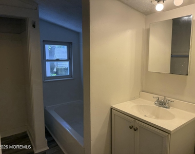 405 1/2 Brinley Avenue - Photo Thumbnail 4