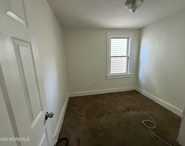 405 1/2 Brinley Avenue - Photo Thumbnail 5