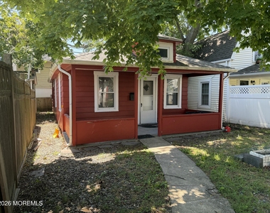405 1/2 Brinley Avenue - Photo Thumbnail 1