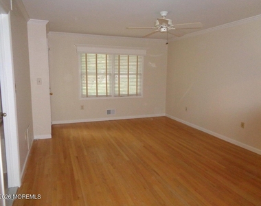 8 Eastborne Drive - Photo Thumbnail 7