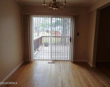 8 Eastborne Drive - Photo Thumbnail 4