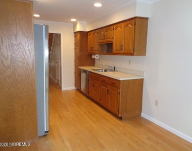 8 Eastborne Drive - Photo Thumbnail 6
