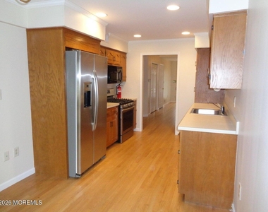 8 Eastborne Drive - Photo Thumbnail 5