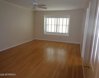 8 Eastborne Drive - Photo Thumbnail 8