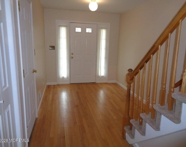 8 Eastborne Drive - Photo Thumbnail 1