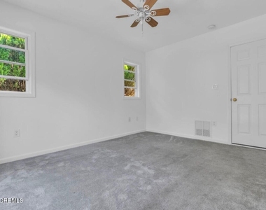 464 Barnacle Road - Photo Thumbnail 4