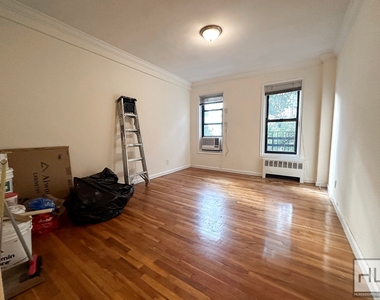 East 74 Street - Photo Thumbnail 1