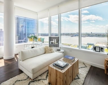 West 36th Street - Photo Thumbnail 6
