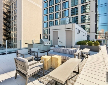 West 36th Street - Photo Thumbnail 4