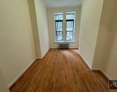 East 38 Street - Photo Thumbnail 2