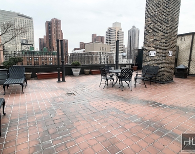 East 92 Street - Photo Thumbnail 7