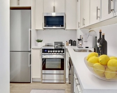West 34th Street - Photo Thumbnail 1