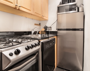 West 58th Street - Photo Thumbnail 2
